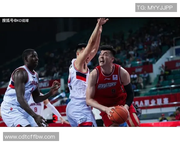 深圳篮球队在快速转换中展现实力与不足的深度分析