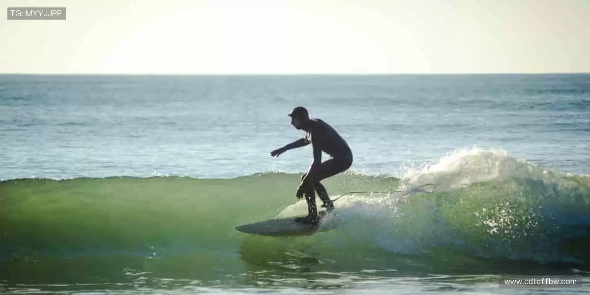 🎧互动弹幕,和千万球迷一起嗨翻全场!